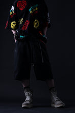 Load image into Gallery viewer, mastermind JAPAN LIGHT OZ SELVEDGE DENIM WORK SHORTS / SPECIAL WATER REPELLENT (BLACK)