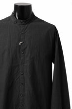 画像をギャラリービューアに読み込む, KLASICA BAND COLLAR FINE STITCHED SHIRT / HAND DYED COTTON-LINEN (BLACK)