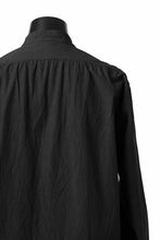 画像をギャラリービューアに読み込む, KLASICA BAND COLLAR FINE STITCHED SHIRT / HAND DYED COTTON-LINEN (BLACK)