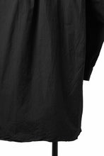 画像をギャラリービューアに読み込む, KLASICA REGULAR COLLAR OVER SIZED SHIRT / HAND DYED COTTON-LINEN (BLACK)