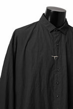 画像をギャラリービューアに読み込む, KLASICA REGULAR COLLAR OVER SIZED SHIRT / HAND DYED COTTON-LINEN (BLACK)