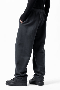 画像をギャラリービューアに読み込む, DEFORMATER.® THREE PROCESSING SWEAT REGULAR PANT - DYED/BIO/FROST EFFECT (VINTAGE BLACK)