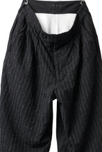 画像をギャラリービューアに読み込む, KLASICA GOSSE TWO TUCKED TROUSERS / LIGHT WEIGHT BLUR STRIPES (INK BLACK)