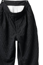 画像をギャラリービューアに読み込む, KLASICA GOSSE TWO TUCKED TROUSERS / LIGHT WEIGHT BLUR STRIPES (INK BLACK)