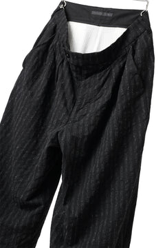 画像をギャラリービューアに読み込む, KLASICA GOSSE TWO TUCKED TROUSERS / LIGHT WEIGHT BLUR STRIPES (INK BLACK)