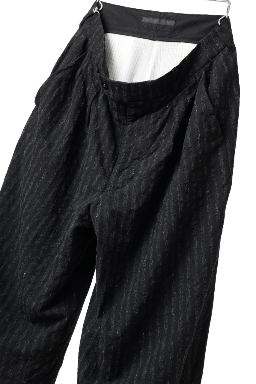 画像をギャラリービューアに読み込む, KLASICA GOSSE TWO TUCKED TROUSERS / LIGHT WEIGHT BLUR STRIPES (INK BLACK)