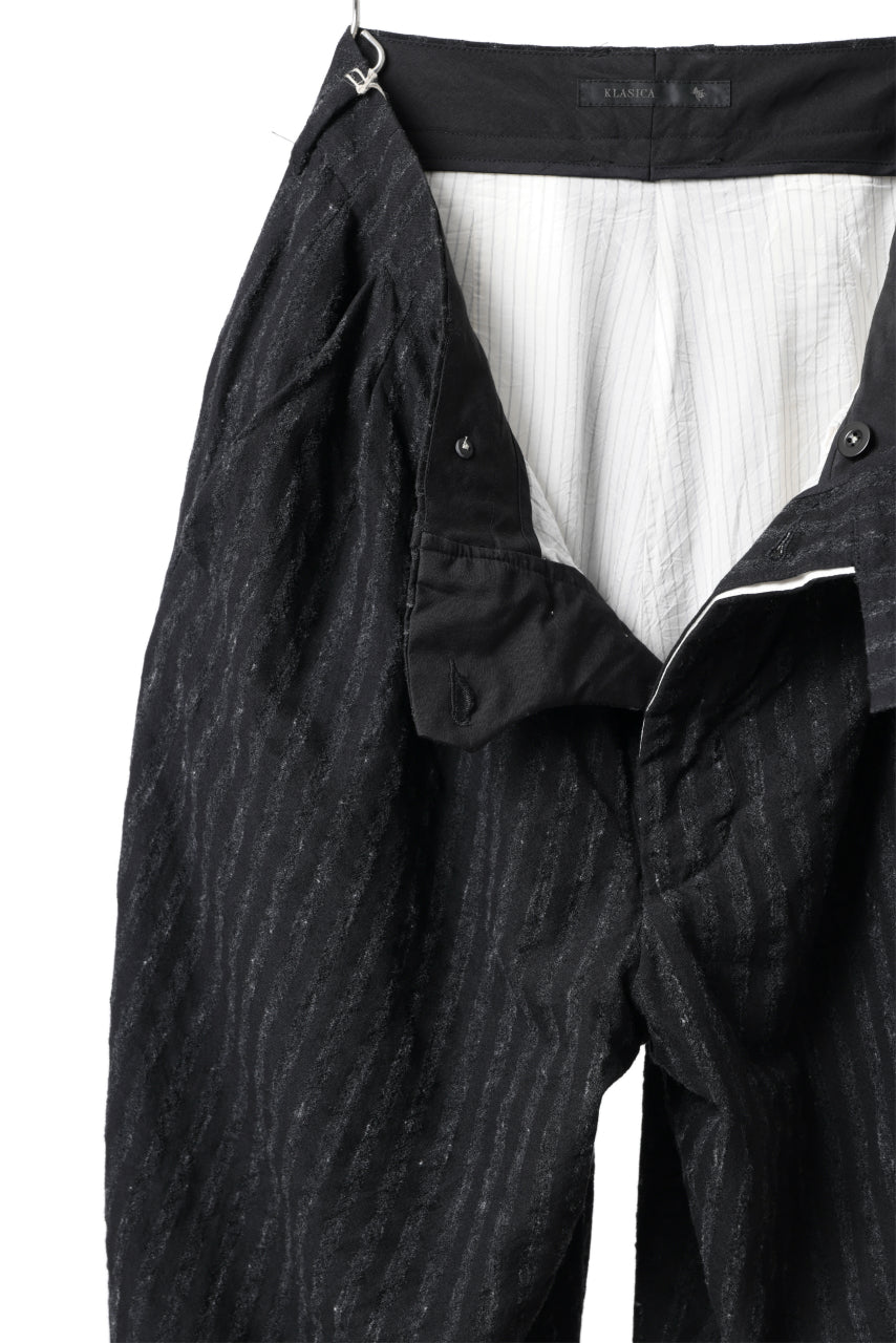 画像をギャラリービューアに読み込む, KLASICA GOSSE TWO TUCKED TROUSERS / LIGHT WEIGHT BLUR STRIPES (INK BLACK)