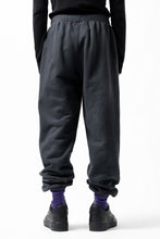画像をギャラリービューアに読み込む, DEFORMATER.® THREE PROCESSING SWEAT JOGGER PANT - DYED/BIO/FROST EFFECT (VINTAGE BLACK)