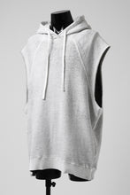 画像をギャラリービューアに読み込む, thomkrom SPLAY DYED SLEEVELESS HOODIE TOPS  / FRENCH TERRY ORGANIC (OFF WHITE)