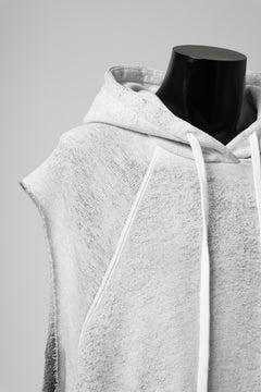 画像をギャラリービューアに読み込む, thomkrom SPLAY DYED SLEEVELESS HOODIE TOPS  / FRENCH TERRY ORGANIC (OFF WHITE)