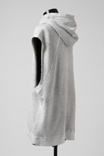 画像をギャラリービューアに読み込む, thomkrom SPLAY DYED SLEEVELESS HOODIE TOPS  / FRENCH TERRY ORGANIC (OFF WHITE)