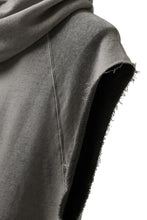 画像をギャラリービューアに読み込む, thomkrom SPLAY DYED SLEEVELESS HOODIE TOPS  / FRENCH TERRY ORGANIC (SAND)