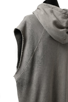 画像をギャラリービューアに読み込む, thomkrom SPLAY DYED SLEEVELESS HOODIE TOPS  / FRENCH TERRY ORGANIC (SAND)