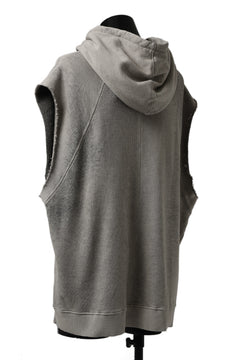 画像をギャラリービューアに読み込む, thomkrom SPLAY DYED SLEEVELESS HOODIE TOPS  / FRENCH TERRY ORGANIC (SAND)