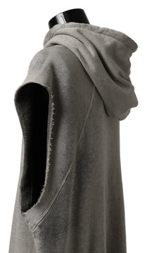 画像をギャラリービューアに読み込む, thomkrom SPLAY DYED SLEEVELESS HOODIE TOPS  / FRENCH TERRY ORGANIC (SAND)