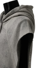 画像をギャラリービューアに読み込む, thomkrom SPLAY DYED SLEEVELESS HOODIE TOPS  / FRENCH TERRY ORGANIC (SAND)