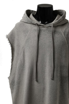 画像をギャラリービューアに読み込む, thomkrom SPLAY DYED SLEEVELESS HOODIE TOPS  / FRENCH TERRY ORGANIC (SAND)