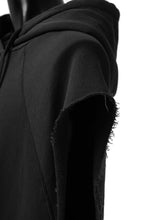 画像をギャラリービューアに読み込む, thomkrom SLEEVELESS HOODIE TOPS  / FRENCH TERRY ORGANIC (BLACK)