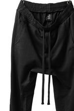 画像をギャラリービューアに読み込む, thomkrom SNAP BUTTON SLITS JOGGER PANTS / COMBI ELASTIC (BLACK)