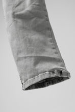 画像をギャラリービューアに読み込む, thomkrom ACID BLEACH SCAR STITCH SLIM TROUSERS / STRETCH TENCEL DENIM (LIGHT GREY)