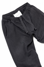 画像をギャラリービューアに読み込む, DEFORMATER.® THREE PROCESSING SWEAT REGULAR PANT - DYED/BIO/FROST EFFECT (VINTAGE BLACK)