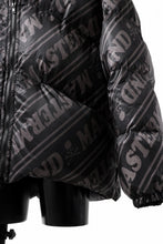 画像をギャラリービューアに読み込む, mastermind WORLD x Rocky Mountain Featherbed STAND DOWN JACKET (BLACK)