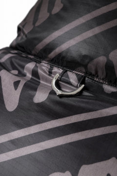 画像をギャラリービューアに読み込む, mastermind WORLD x Rocky Mountain Featherbed STAND DOWN JACKET (BLACK)
