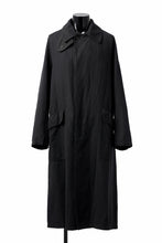 Load image into Gallery viewer, ISAMU KATAYAMA BACKLASH OVER COAT / GARMENT NATURAL DYED WOVEN + ELECTRIC HEATING LINER (SUMI)
