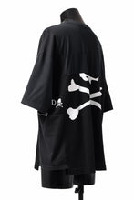 Load image into Gallery viewer, mastermind JAPAN x CHANGES exclusive SHORT SLEEVE TEE / REGULAR FIT (BLACK #NIRVANA-YELLOW)