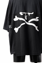 Load image into Gallery viewer, mastermind JAPAN x CHANGES exclusive SHORT SLEEVE TEE / REGULAR FIT (BLACK #NIRVANA-YELLOW)