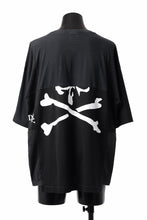 Load image into Gallery viewer, mastermind JAPAN x CHANGES exclusive SHORT SLEEVE TEE / REGULAR FIT (BLACK #NIRVANA-YELLOW)