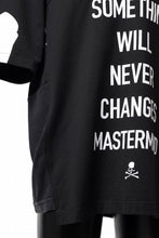 Load image into Gallery viewer, mastermind JAPAN x CHANGES exclusive SHORT SLEEVE TEE / REGULAR FIT (BLACK #NIRVANA-RED)