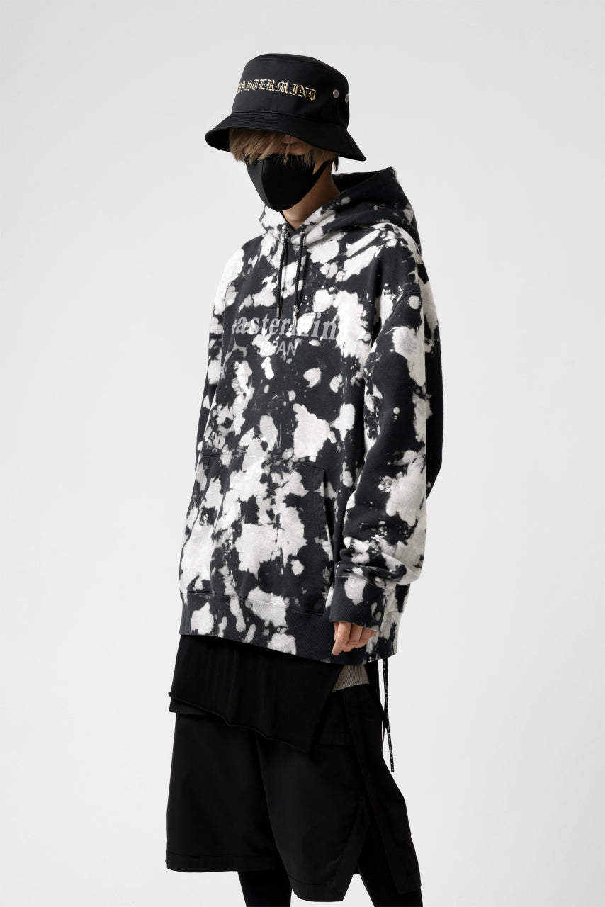 Load image into Gallery viewer, mastermind JAPAN SWEAT HOODIE / BLEACH & TIE DYE (BLACK x WHITE)