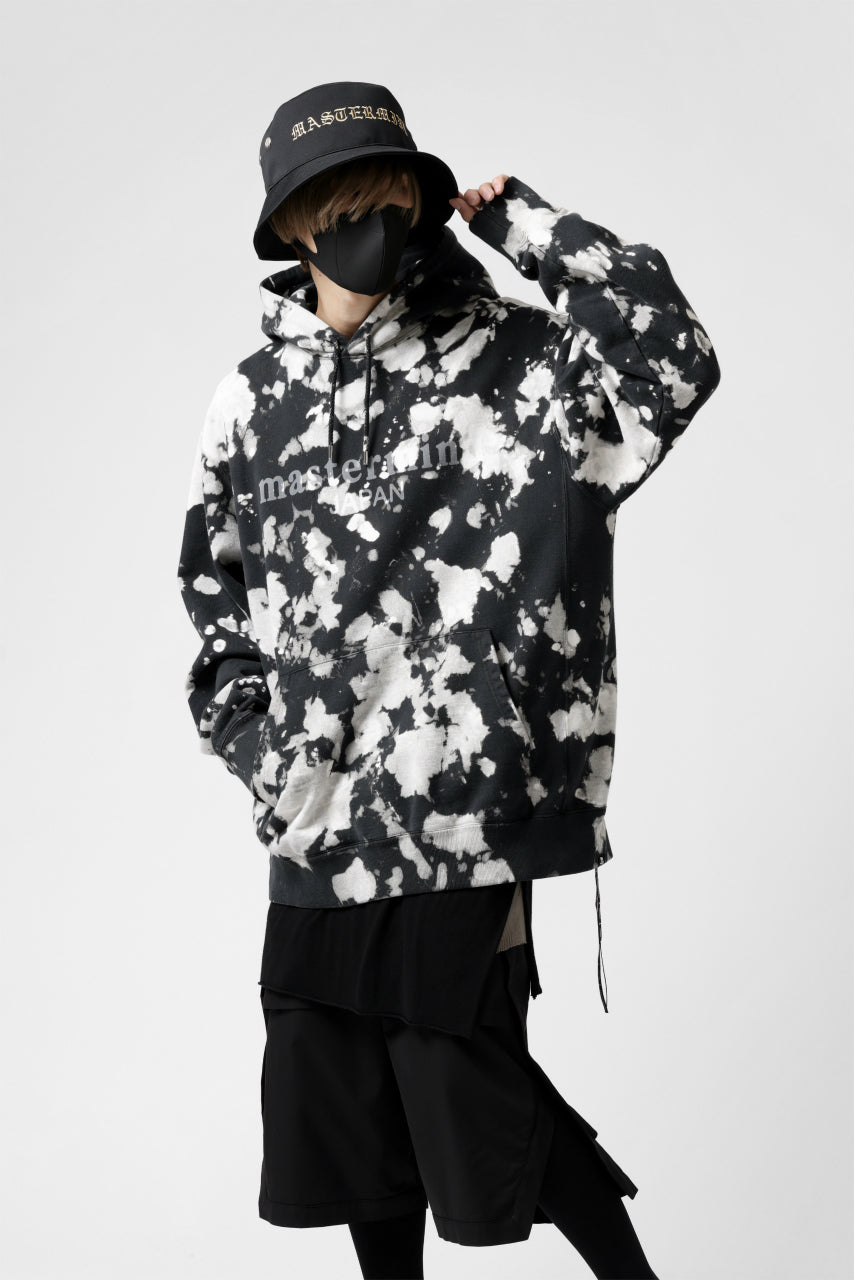 Load image into Gallery viewer, mastermind JAPAN SWEAT HOODIE / BLEACH & TIE DYE (BLACK x WHITE)
