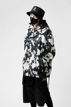Load image into Gallery viewer, mastermind JAPAN SWEAT HOODIE / BLEACH & TIE DYE (BLACK x WHITE)