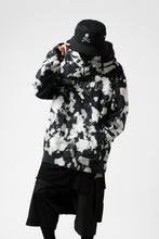 Load image into Gallery viewer, mastermind JAPAN SWEAT HOODIE / BLEACH & TIE DYE (BLACK x WHITE)
