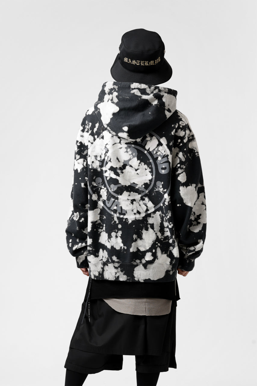 Load image into Gallery viewer, mastermind JAPAN SWEAT HOODIE / BLEACH & TIE DYE (BLACK x WHITE)