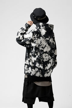Load image into Gallery viewer, mastermind JAPAN SWEAT HOODIE / BLEACH & TIE DYE (BLACK x WHITE)