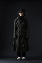 Load image into Gallery viewer, ISAMU KATAYAMA BACKLASH OVER COAT / GARMENT NATURAL DYED WOVEN + ELECTRIC HEATING LINER (LEAF)