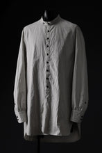 Load image into Gallery viewer, KLASICA BAND COLLAR FINE STITCHED SHIRT / HAND DYED TWCOLI (CONCRETE)
