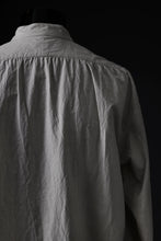 Load image into Gallery viewer, KLASICA BAND COLLAR FINE STITCHED SHIRT / HAND DYED TWCOLI (CONCRETE)