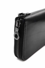 Load image into Gallery viewer, ISAMU KATAYAMA BACKLASH ROUND FASTNER WALLET / GUIDI OILED-CALF (BLACK)