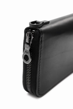 Load image into Gallery viewer, ISAMU KATAYAMA BACKLASH ROUND FASTNER WALLET / GUIDI OILED-CALF (BLACK)
