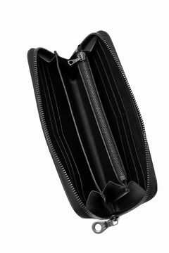 Load image into Gallery viewer, ISAMU KATAYAMA BACKLASH ROUND FASTNER WALLET / GUIDI OILED-CALF (BLACK)
