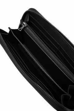 Load image into Gallery viewer, ISAMU KATAYAMA BACKLASH ROUND FASTNER WALLET / GUIDI OILED-CALF (BLACK)