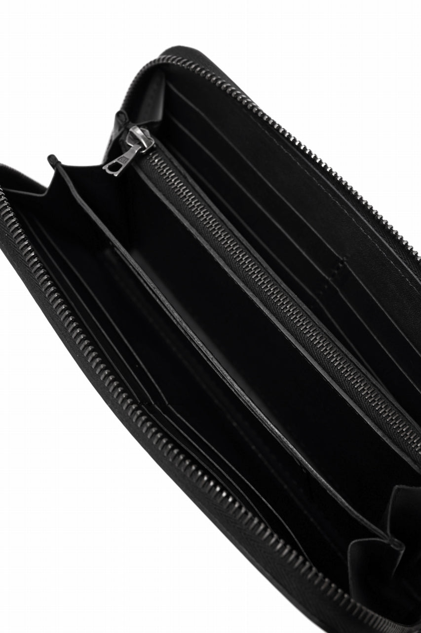 Load image into Gallery viewer, ISAMU KATAYAMA BACKLASH ROUND FASTNER WALLET / GUIDI OILED-CALF (BLACK)