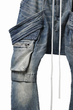 画像をギャラリービューアに読み込む, A.F ARTEFACT FLAP-DETAIL SLIM CARGO PANTS / FADED AGEING DENIM (BLUE)