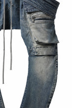 画像をギャラリービューアに読み込む, A.F ARTEFACT FLAP-DETAIL SLIM CARGO PANTS / FADED AGEING DENIM (BLUE)