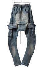 画像をギャラリービューアに読み込む, A.F ARTEFACT FLAP-DETAIL SLIM CARGO PANTS / FADED AGEING DENIM (BLUE)
