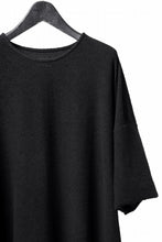 Load image into Gallery viewer, ISAMU KATAYAMA BACKLASH RANDOM PILE FABRIC SHORT SLEEVE CUT & SEWN (BLACK)